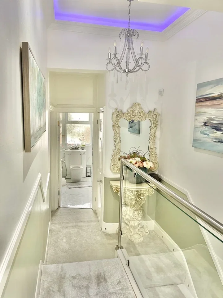 Room Leander Road in Greater London
