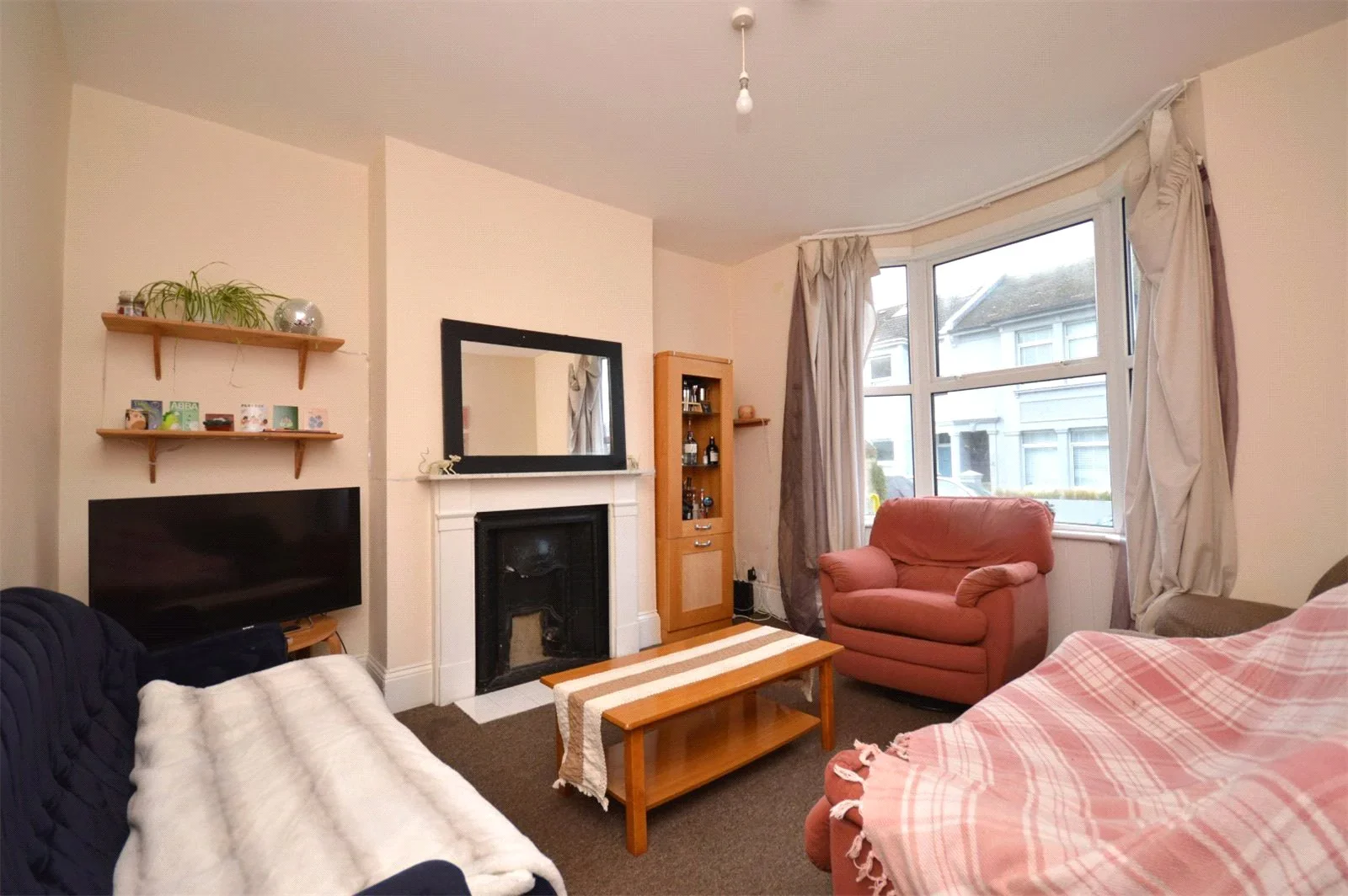 Flat De Montfort Road in Brighton