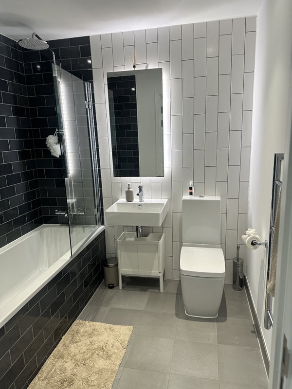 Room Waypoint Way in Greater London