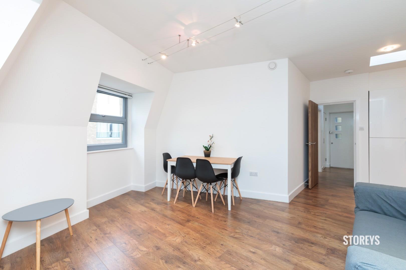 Flat Boleyn Road in Greater London
