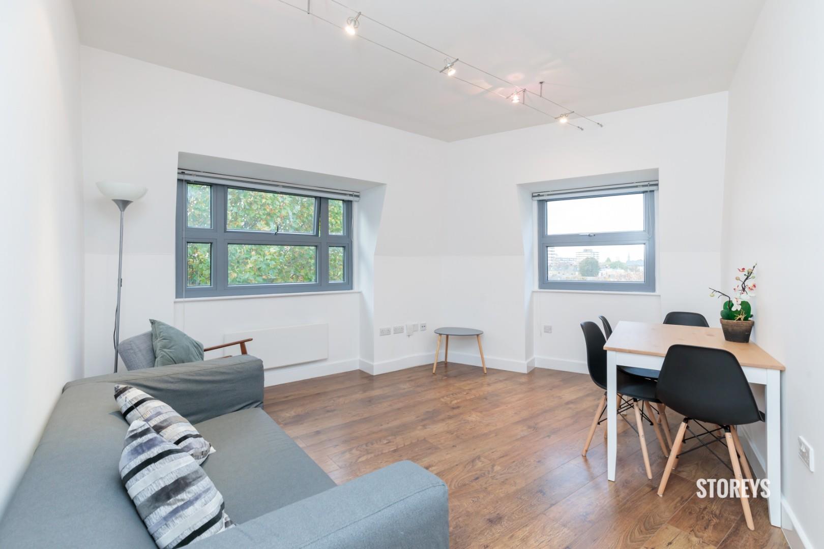 Flat Boleyn Road in Greater London