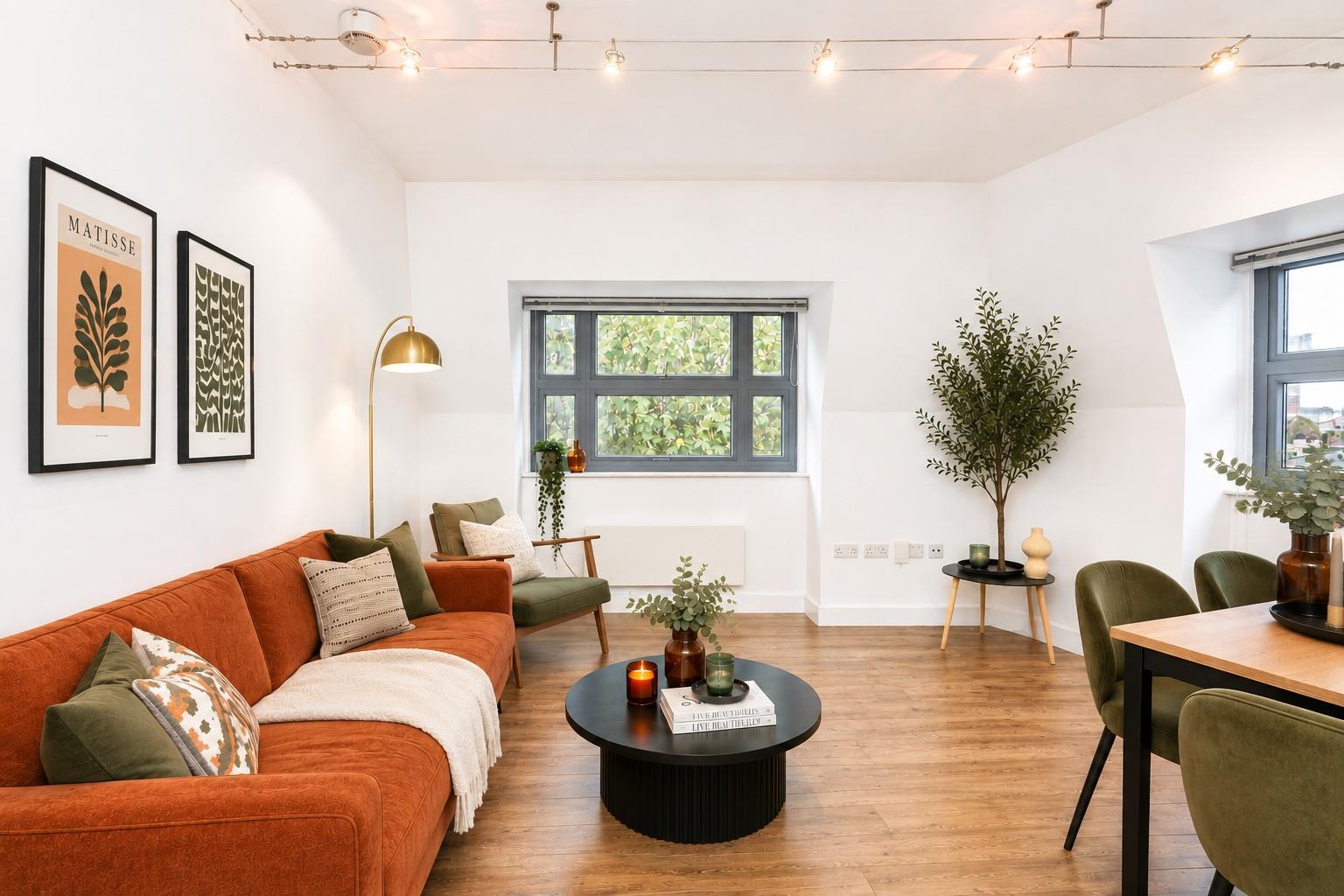 Flat Boleyn Road in Greater London