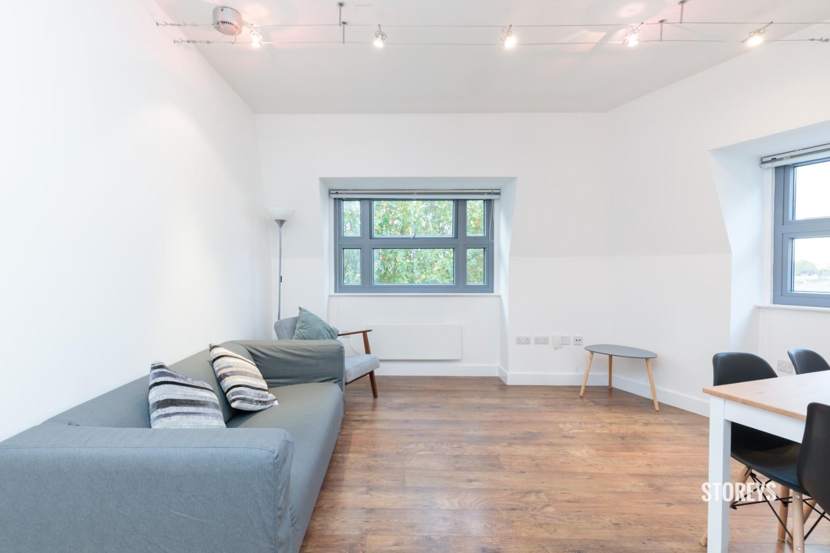 Flat Boleyn Road in Greater London