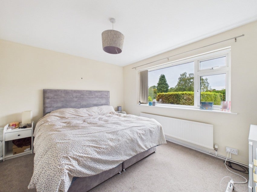 Flat Chalfont Avenue in Little Chalfont