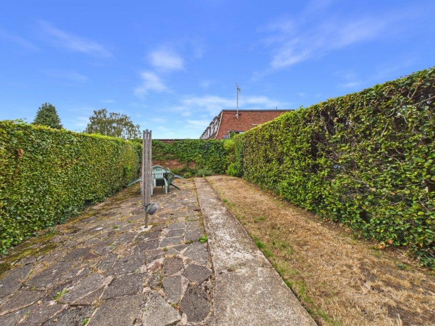 Flat Chalfont Avenue in Little Chalfont