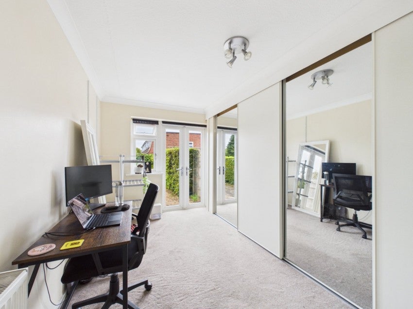 Flat Chalfont Avenue in Little Chalfont