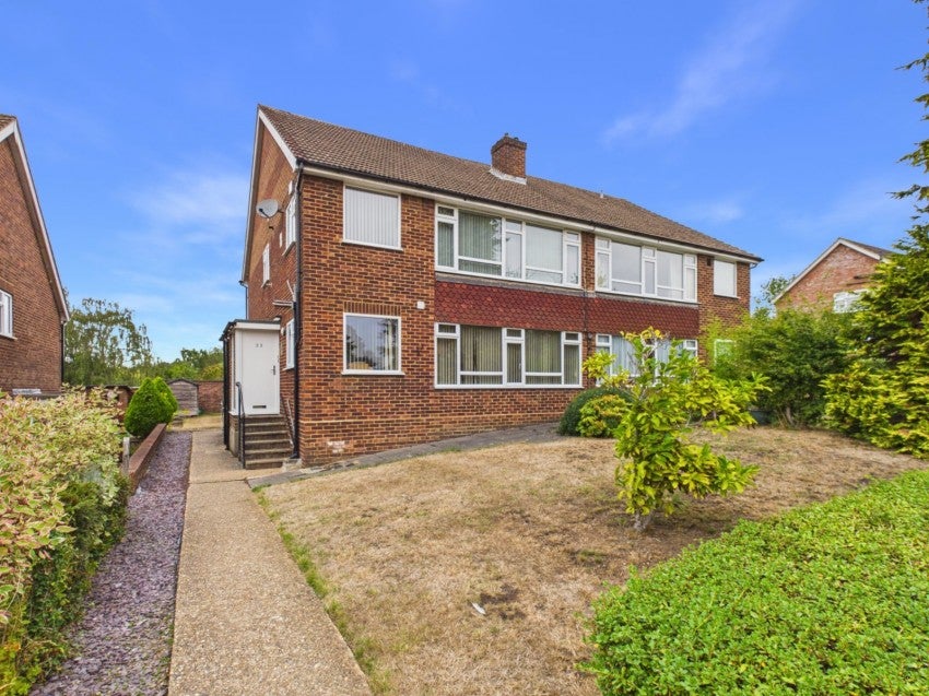 Flat Chalfont Avenue in Little Chalfont