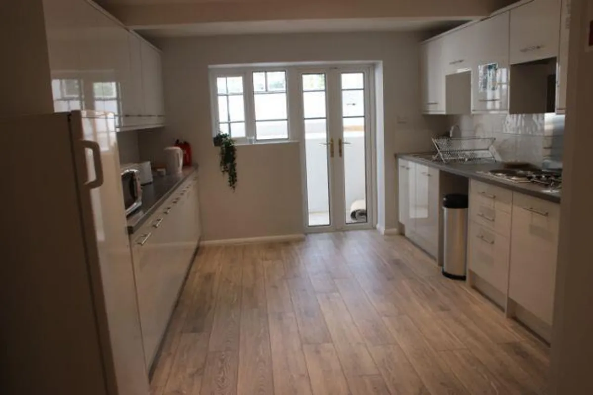Flat Vicarage Road in Watford
