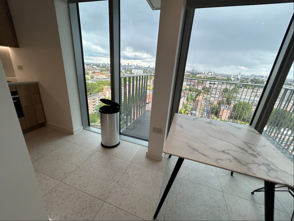 Flat Cavell Street in Greater London