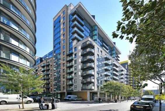 Flat Millharbour in Greater London
