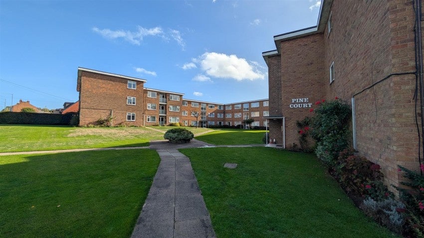 Flat Cubbington Road in Royal Leamington Spa