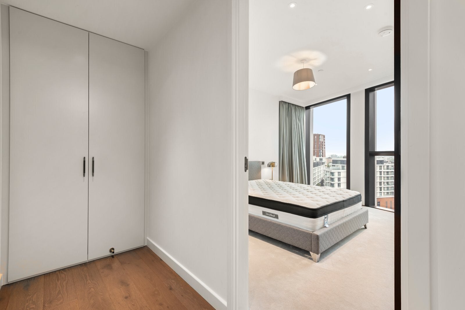 Flat Carnation Way in Greater London