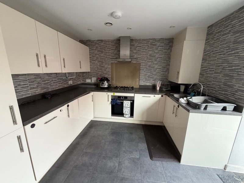 Room Finefield Walk1 in Slough