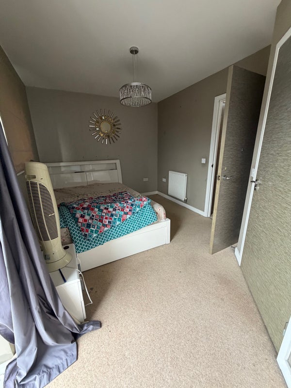 Room Finefield Walk1 in Slough