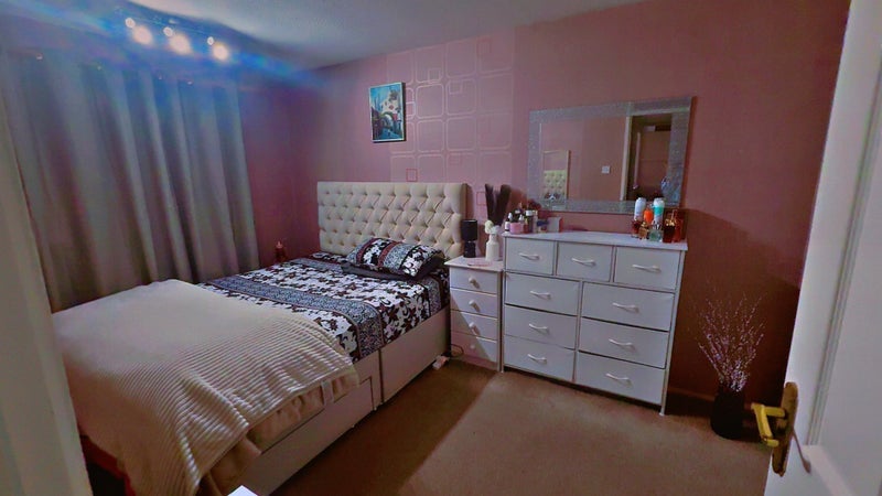 Room Barley Close in Crawley