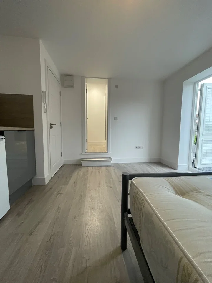 Flat Stewartsby Close in Greater London