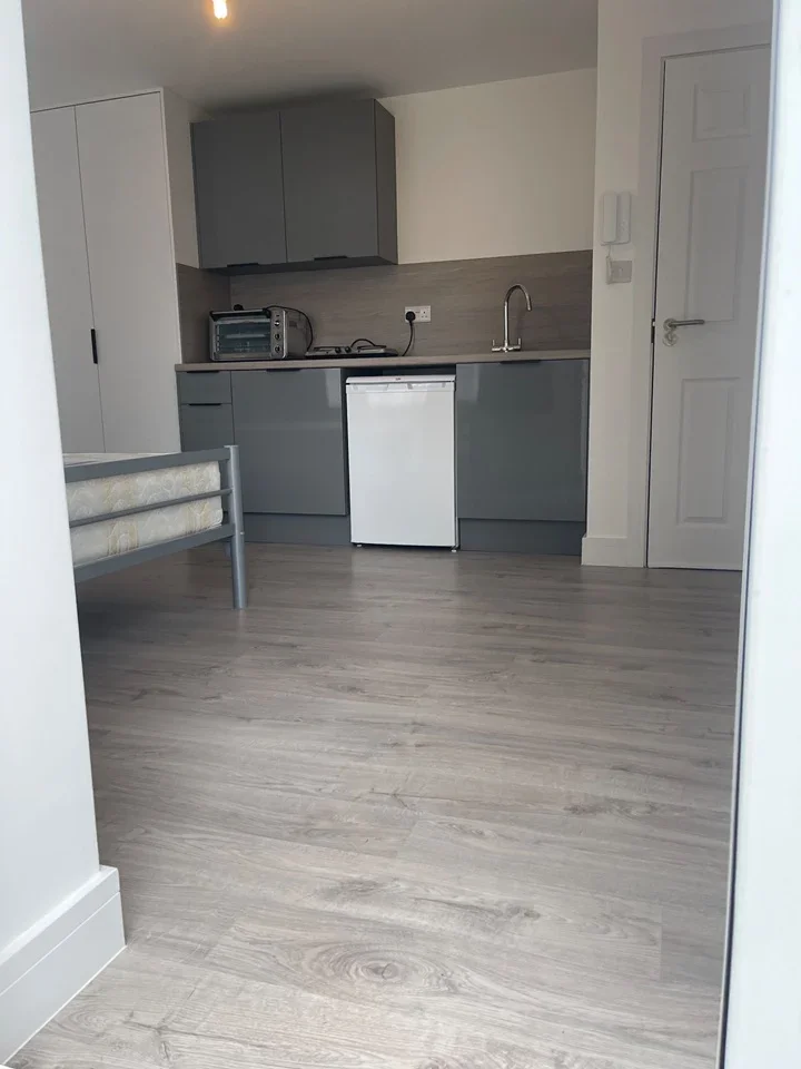 Flat Stewartsby Close in Greater London