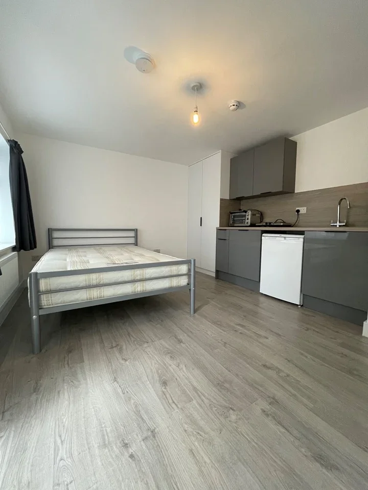 Flat Stewartsby Close in Greater London