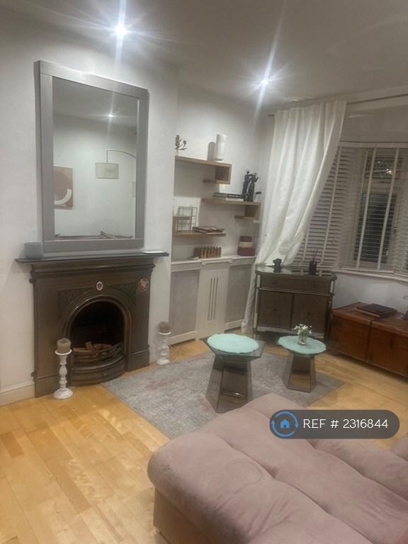 Room Westmount Road in Greater London