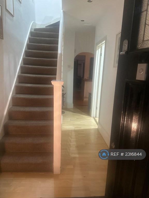 Room Westmount Road in Greater London