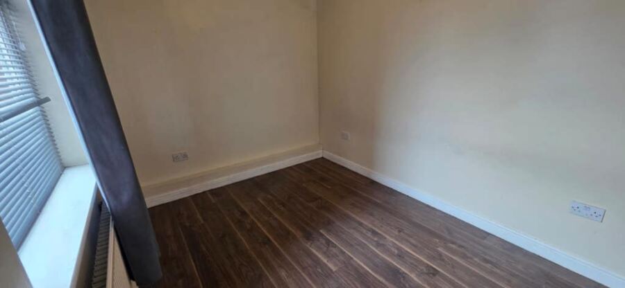 Flat Laurel Place in Leeds