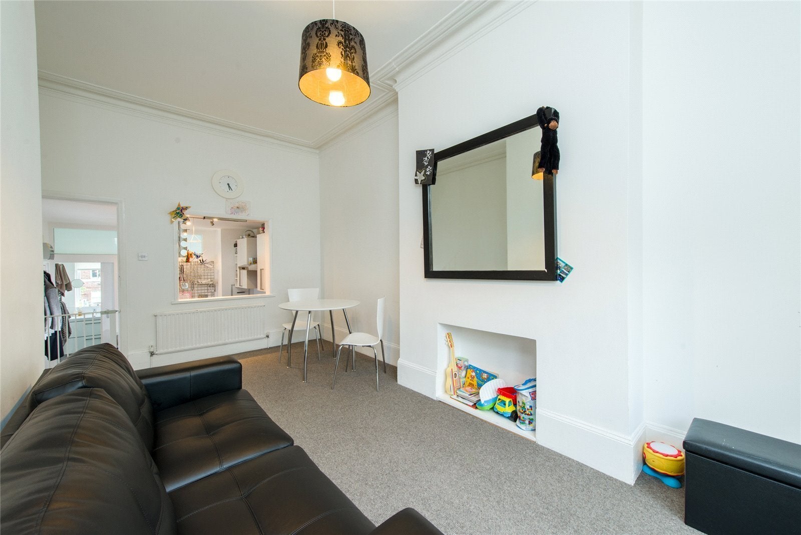 Flat Walpole Gardens in Greater London
