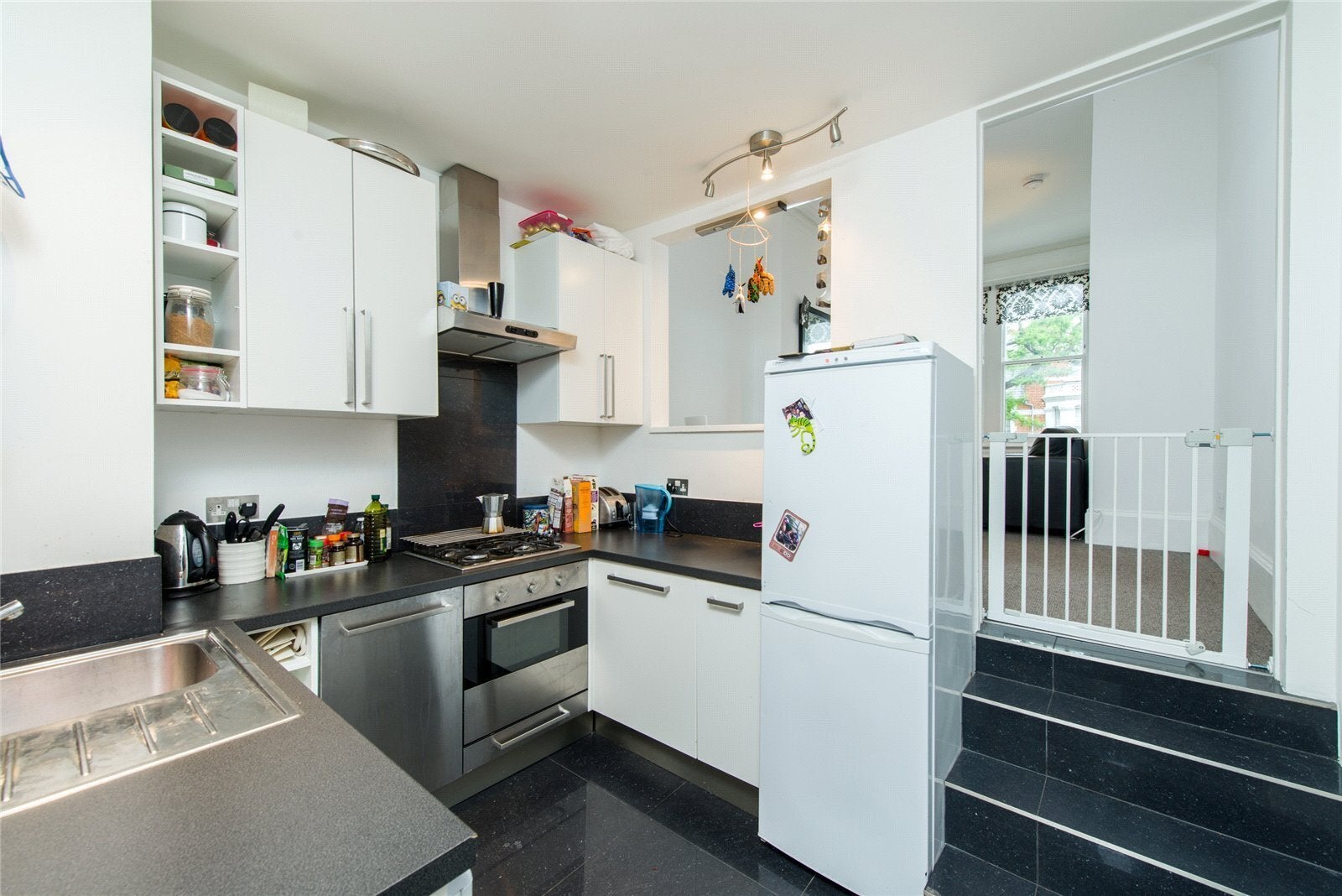 Flat Walpole Gardens in Greater London