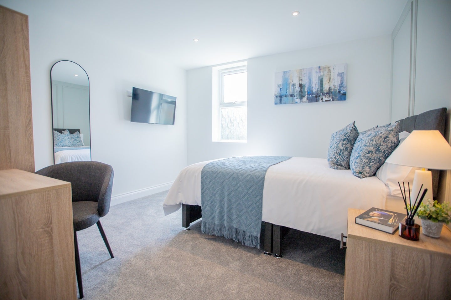 Room Ashley Road in Poole