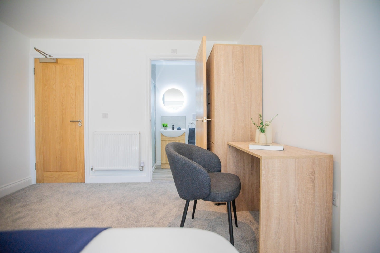 Room Ashley Road in Poole