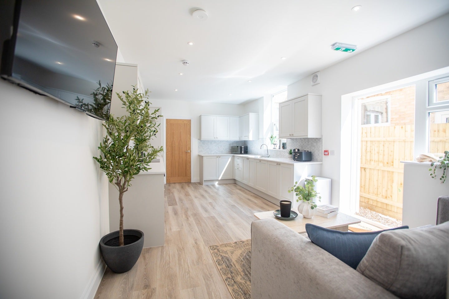 Room Ashley Road in Poole