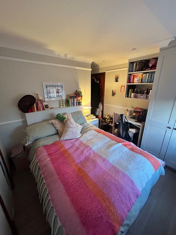 Room Ridgmount Road in Greater London