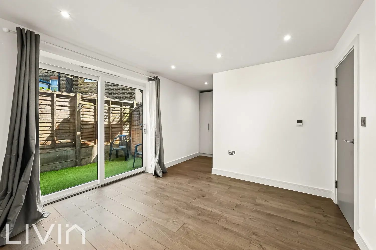Flat Lennard Road in Greater London