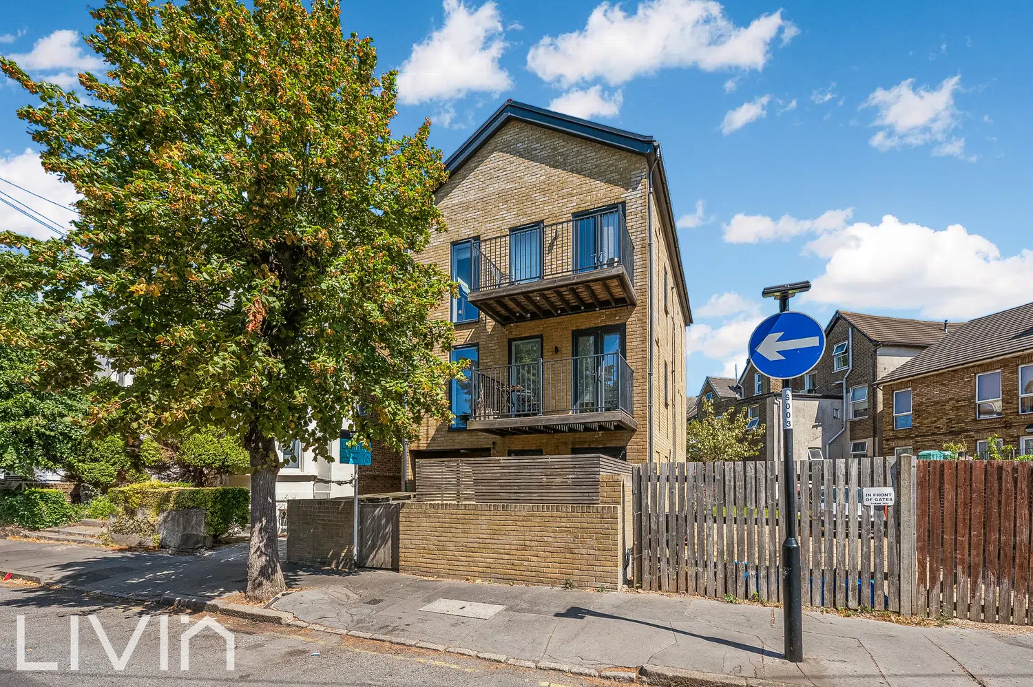Flat Lennard Road in Greater London