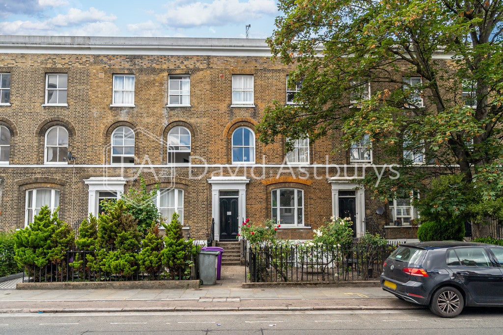 House Tomlin's Grove in Greater London