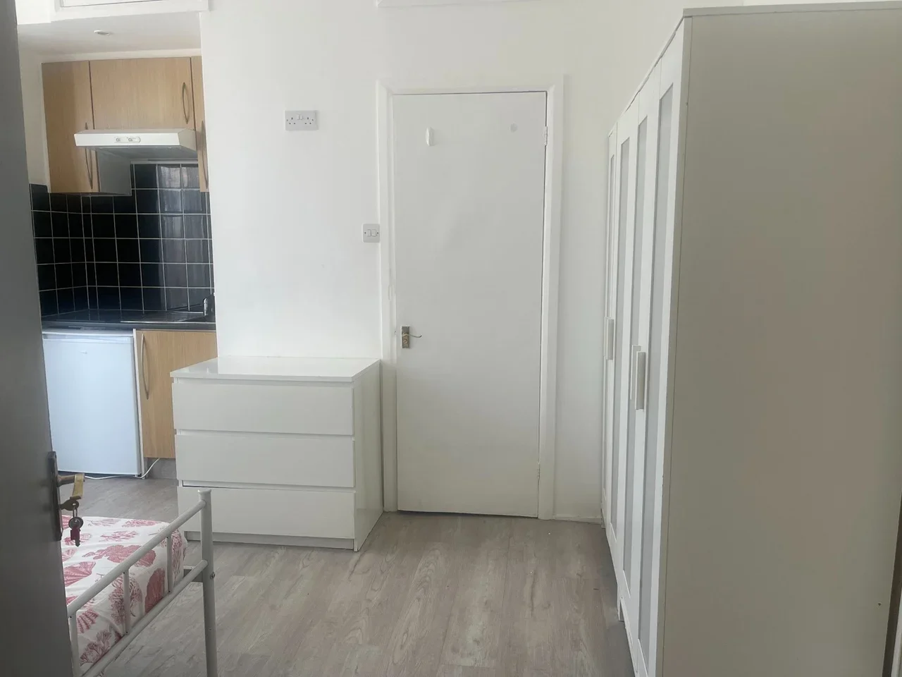 Room Barking Road in Greater London
