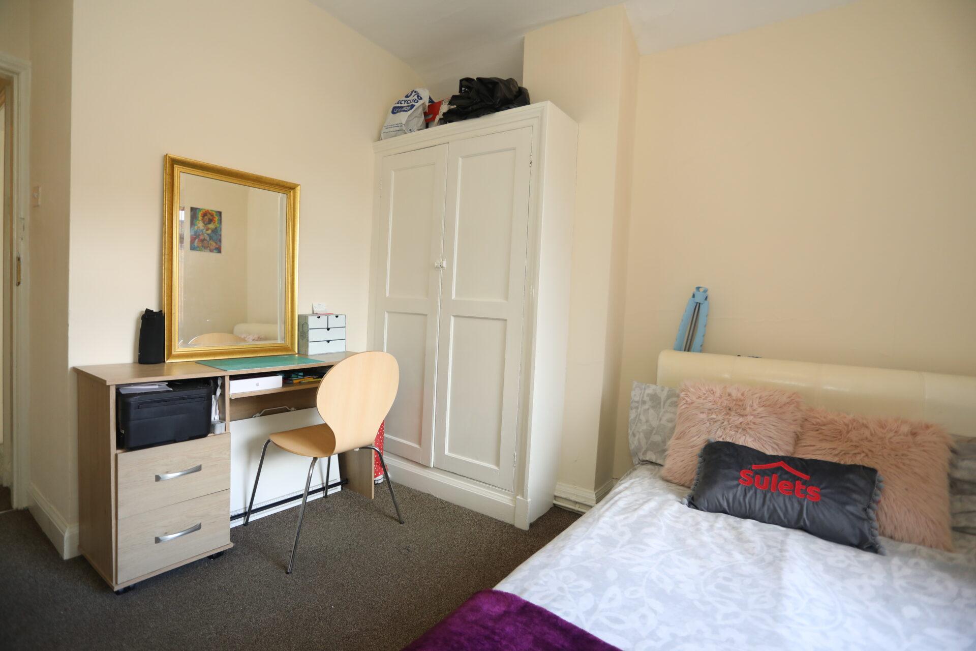 Flat Fosse Road South in Leicester