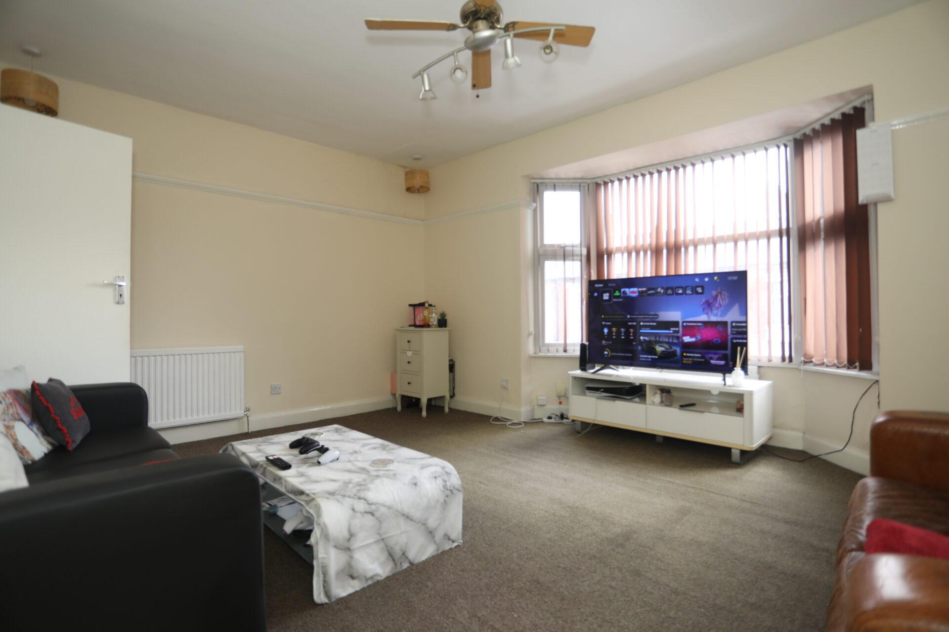 Flat Fosse Road South in Leicester