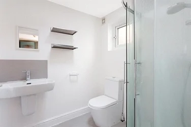 Flat Askew Road in Greater London
