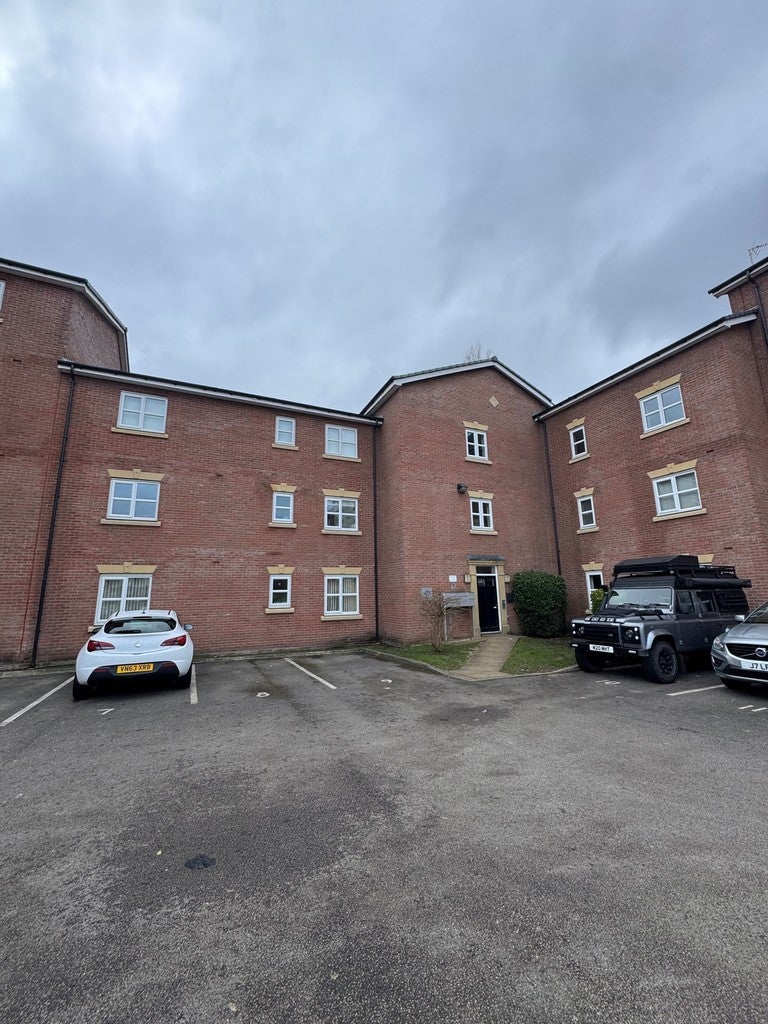 Flat Lawnhurst Avenue in Manchester