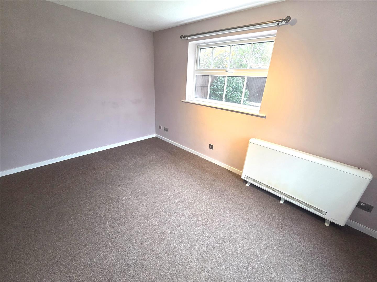 Flat Ashworth Crescent in Bassetlaw