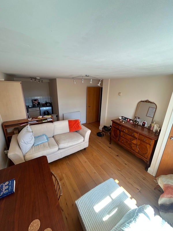 Flat Norfolk Avenue in Bristol