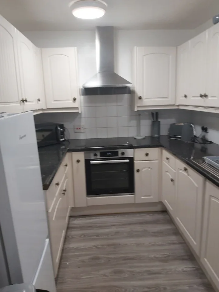 Room Crawley Road in Horsham
