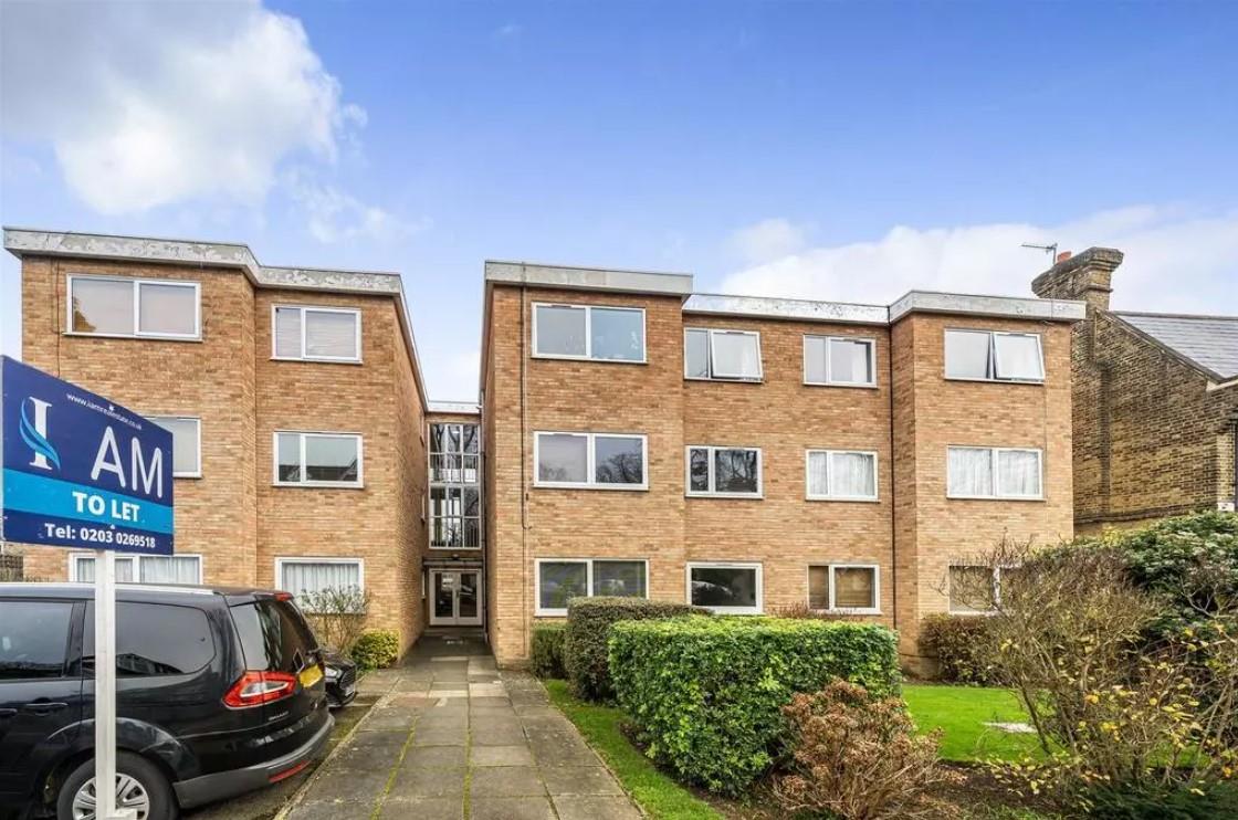 Flat Bromley Grove in Greater London