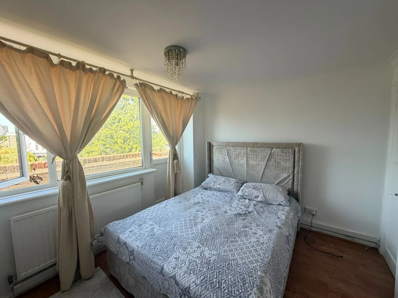 Flat Stuart Crescent in Greater London