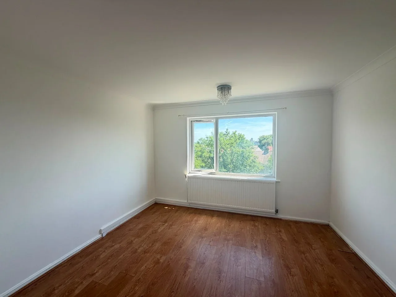 Flat Stuart Crescent in Greater London
