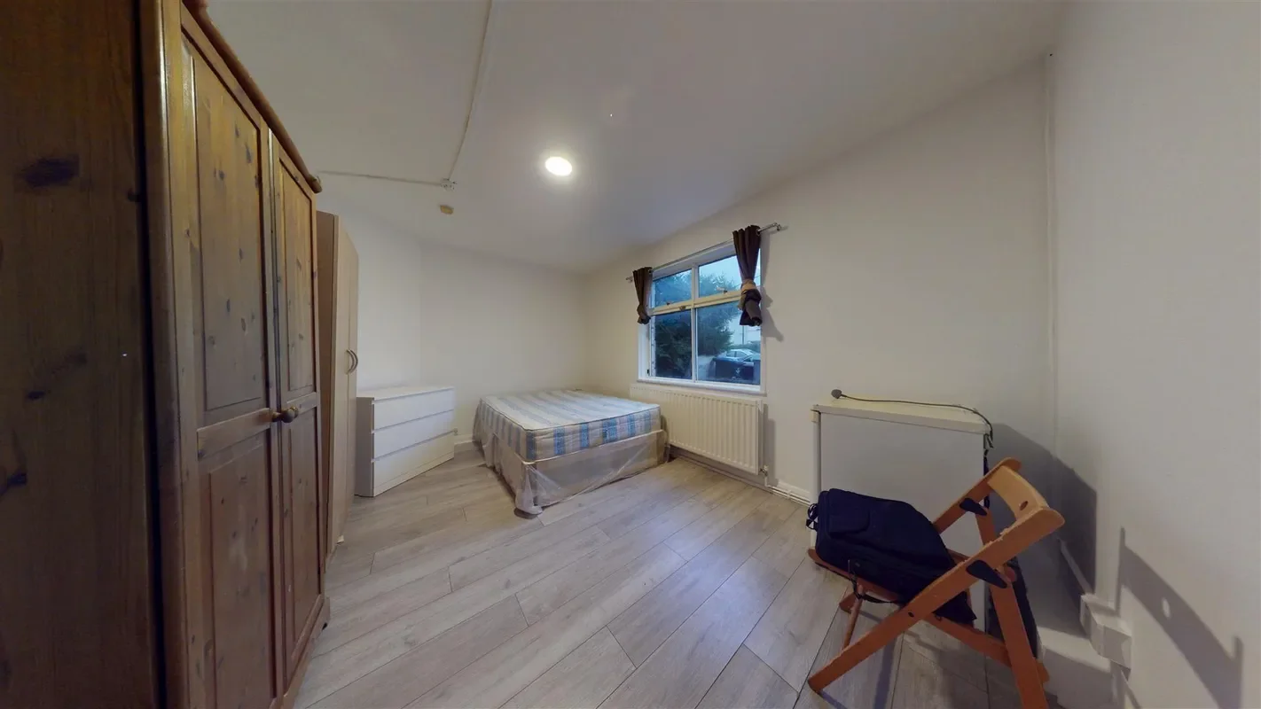 Room Mead Plat in Greater London