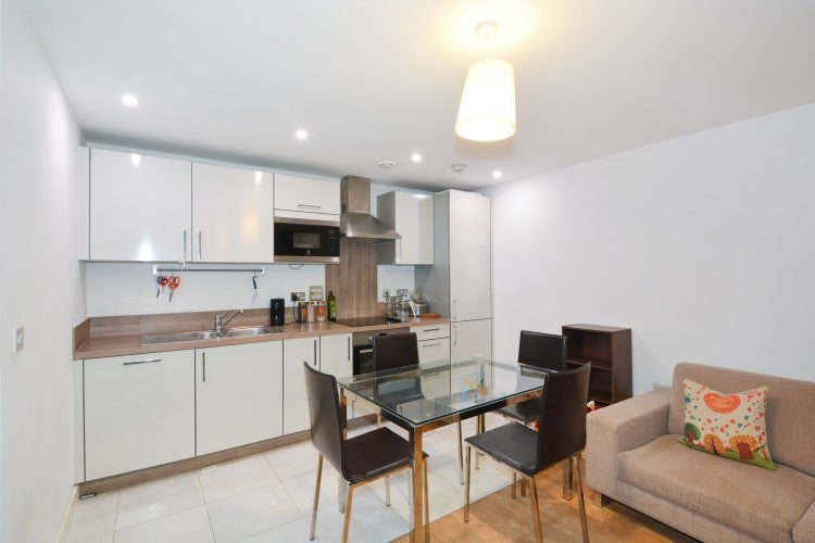 Flat Surrey Quays Road in Greater London