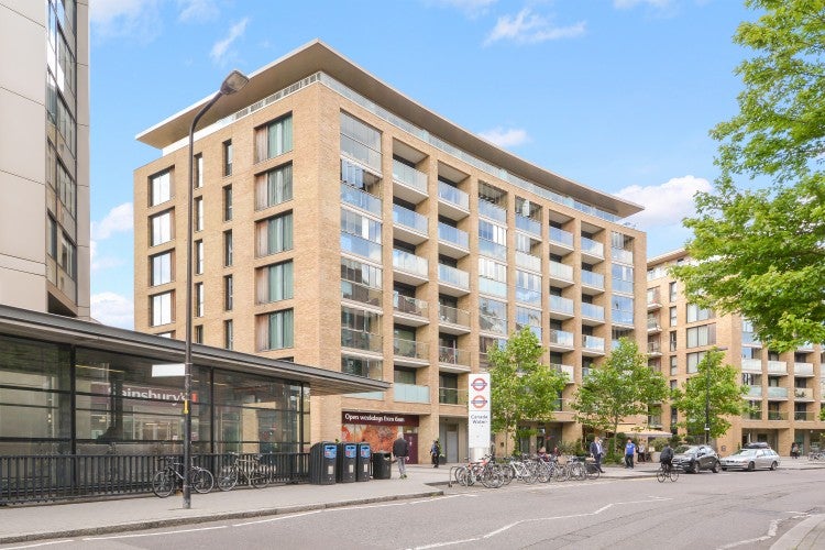 Flat Surrey Quays Road in Greater London