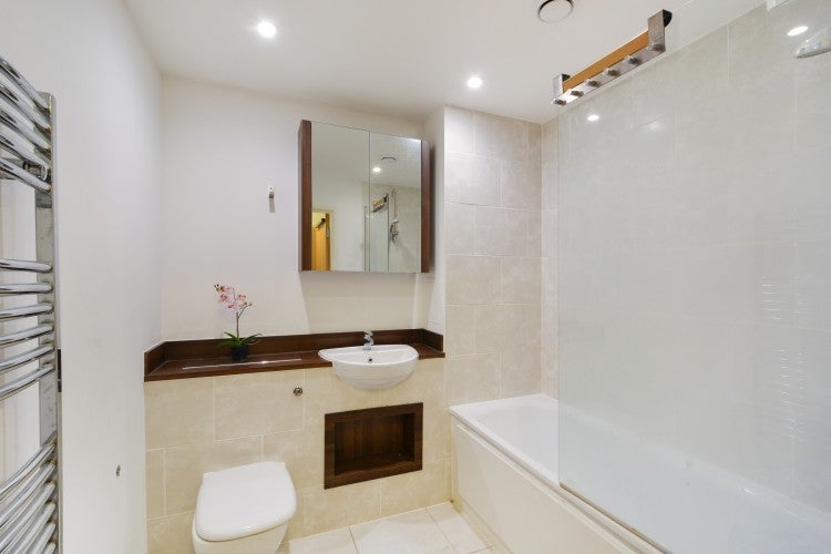 Flat Surrey Quays Road in Greater London
