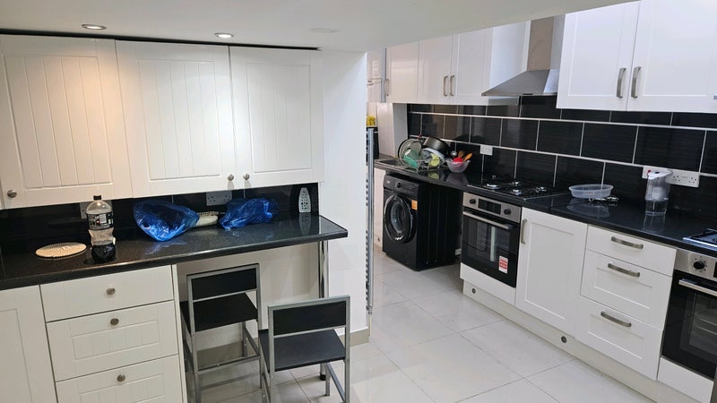 Room Oakfield Road in Greater London